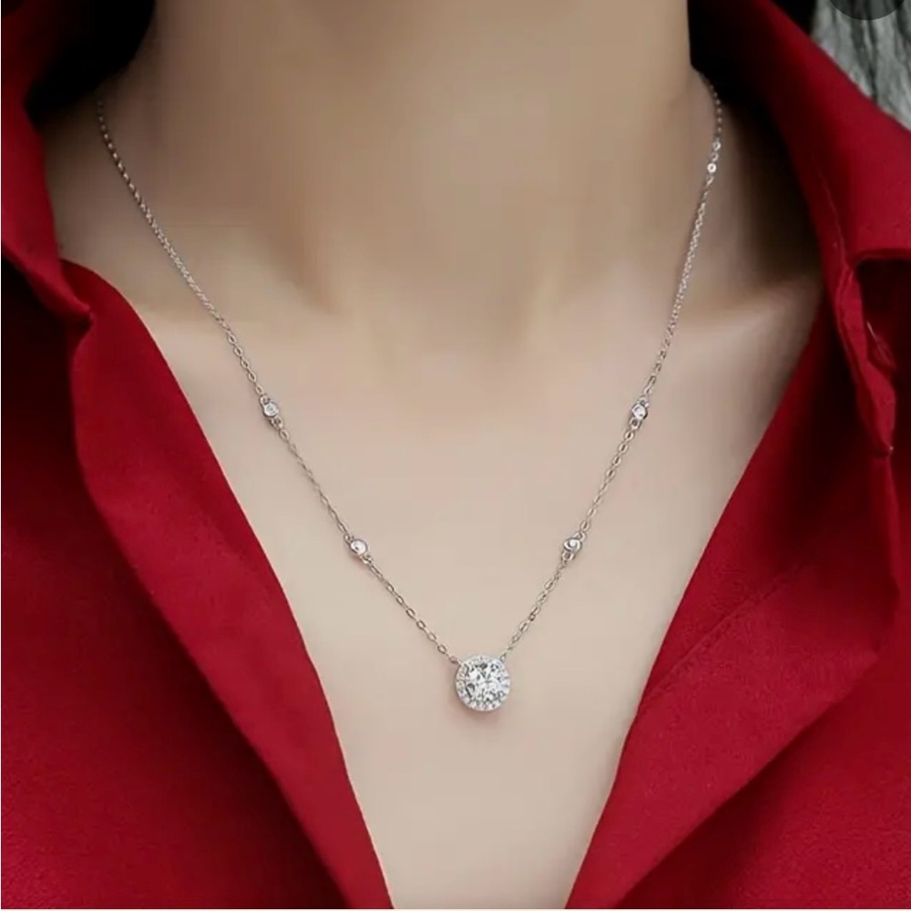 1 carat moissanite necklace S 925 NWOT